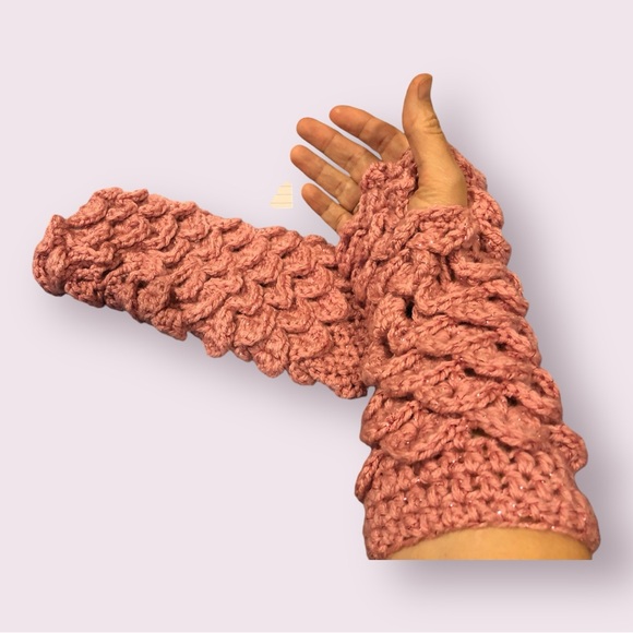 Crochet Dragon Scale Fingerless Mittens - Red Heart Metallics Rose - Picture 10 of 14